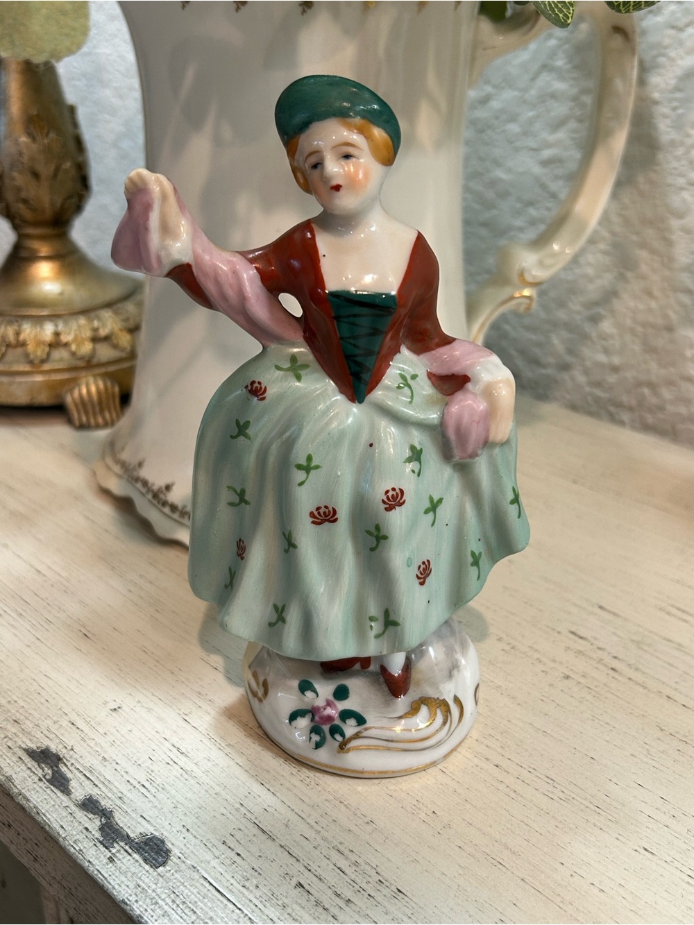Victorian lady with scarf